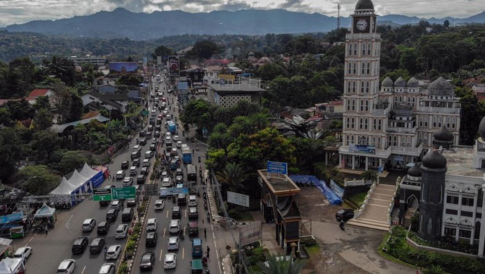 Usai Cuti Bersama Lebaran, Wisata Puncak Bogor Masih Dipadati Pengunjung